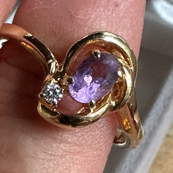 Vintage Gold Tone Oval Purple Amethyst CZ Diamond Taiwan Stamped Ring Size 10 - Picture 1 of 14